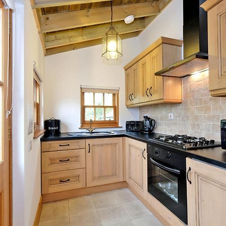 Entire Unique Tiny House - Moss Cabin Banff Dış mekan fotoğraf
