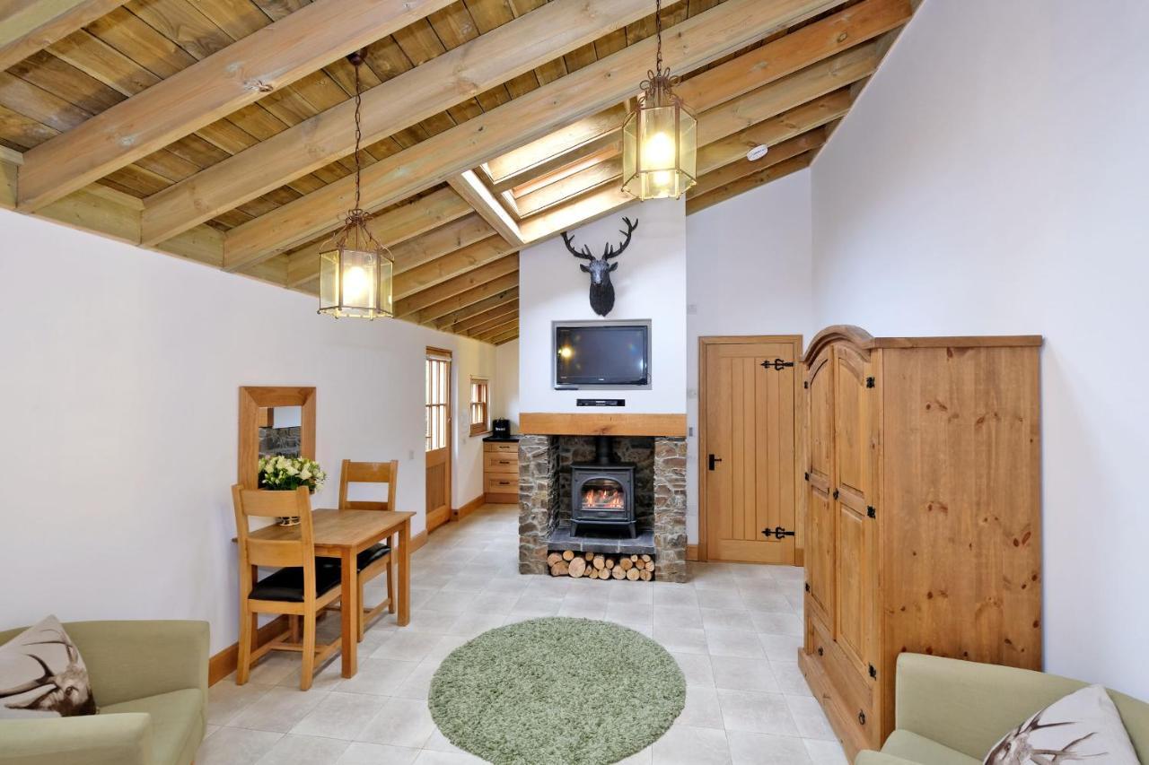 Entire Unique Tiny House - Moss Cabin Banff Dış mekan fotoğraf